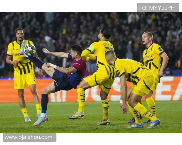 莱万在欧冠赛场火力全开10场比赛打入12球领跑射手榜