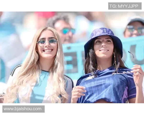 江苏与重庆女球迷热情对决足球场上的青春与激情交织