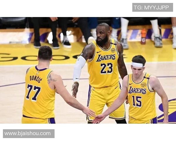 湖人队在激烈对决中以114比113险胜对手展现强大实力